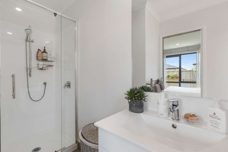 Photo of property in 11 Survila Street, Takanini, 2110