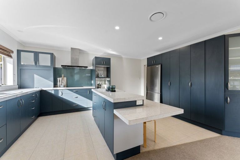 Photo of property in 6 Daniel Place, Kelvin Grove, Palmerston North, 4414