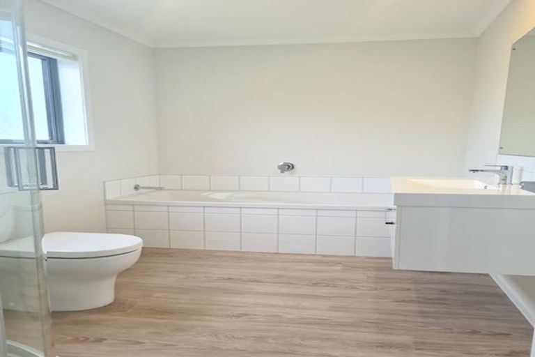 Photo of property in 128 Melksham Drive, Churton Park, Wellington, 6037