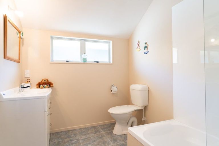 Photo of property in 2 Sandybrow, Churton Park, Wellington, 6037