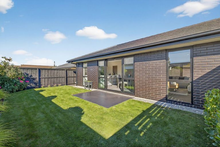 Photo of property in 2 Graeme Cooper Lane, Avonhead, Christchurch, 8042
