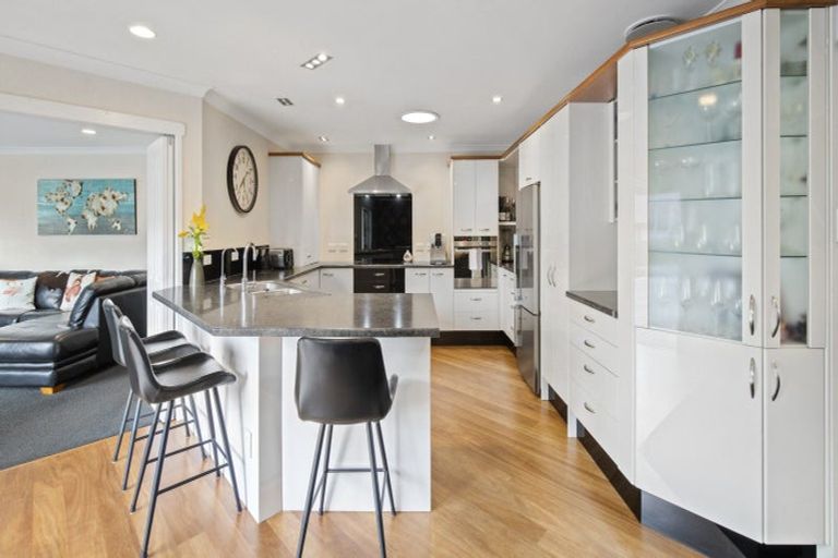 Photo of property in 24 Glencairn Place, Buckland, Pukekohe, 2677