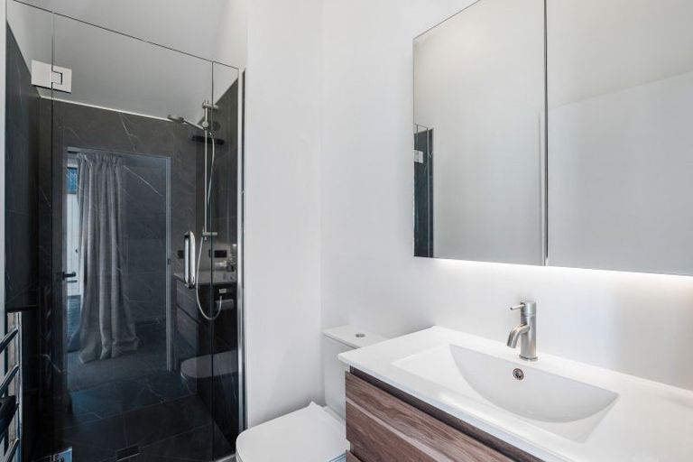 Photo of property in 39 Casterway Crescent, Jacks Point, 9371