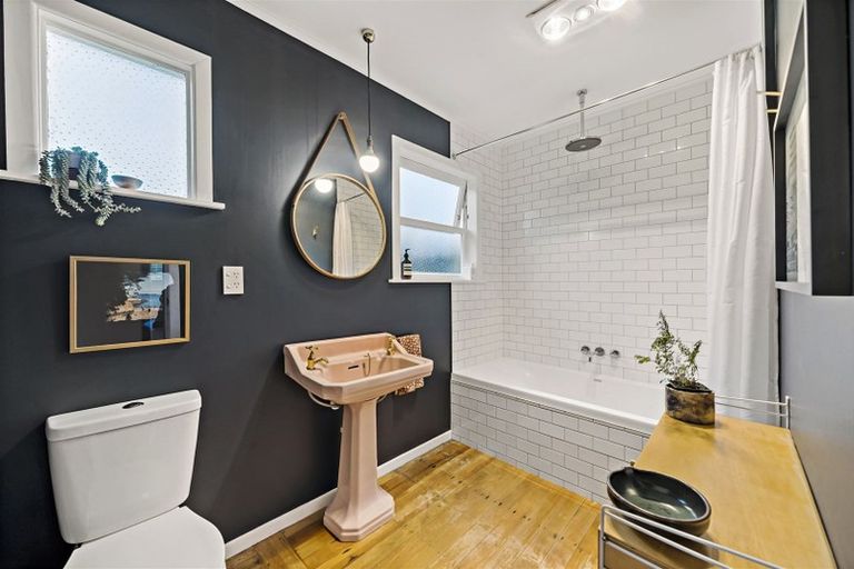 Photo of property in 10 Taioma Crescent, Te Atatu Peninsula, Auckland, 0610