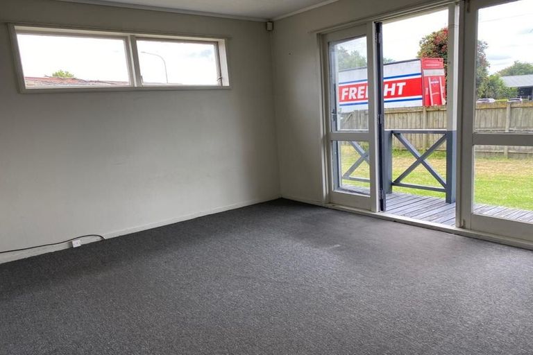 Photo of property in 17 Manuroa Road, Takanini, 2112