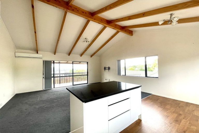 Photo of property in 10 Loughanure Place, Massey, Auckland, 0614