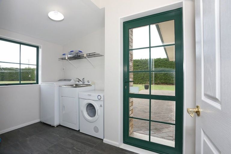 Photo of property in 8 Brandon Hall Road, Bulls, 4894