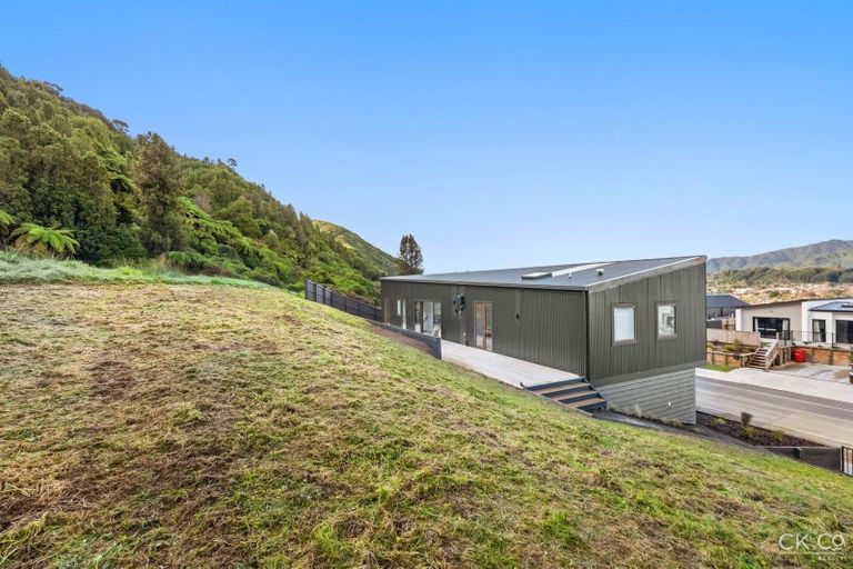 Photo of property in 18 Colorado Road, Totara Park, Upper Hutt, 5018