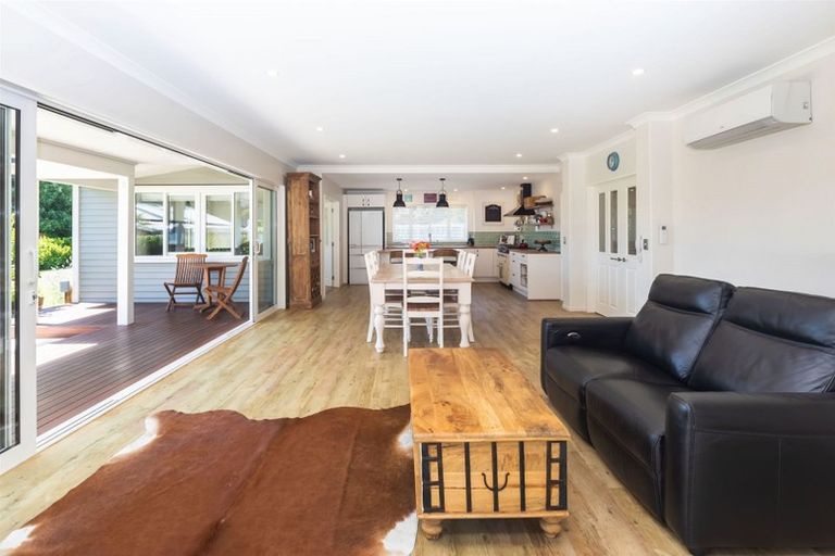 Photo of property in 141 Centaurus Road, Saint Martins, Christchurch, 8022