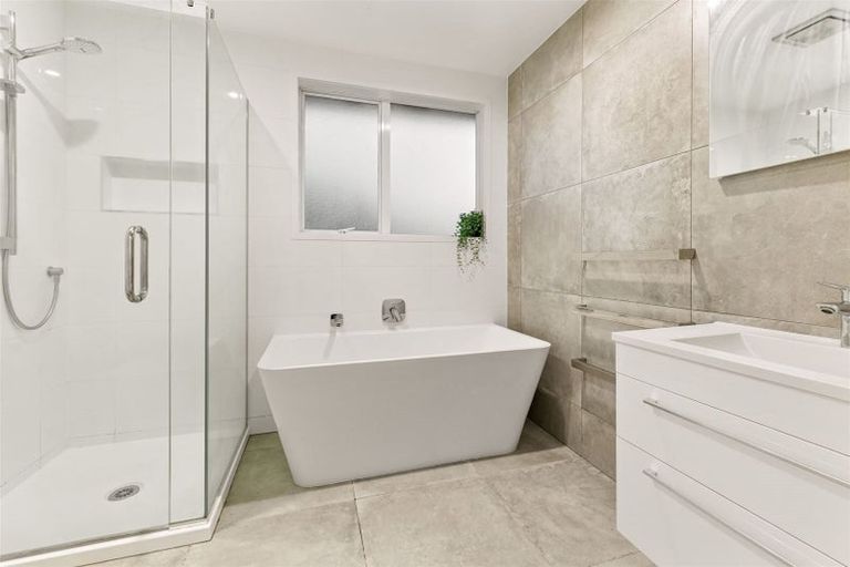 Photo of property in 16 Tapu Road, Huapai, Kumeu, 0810