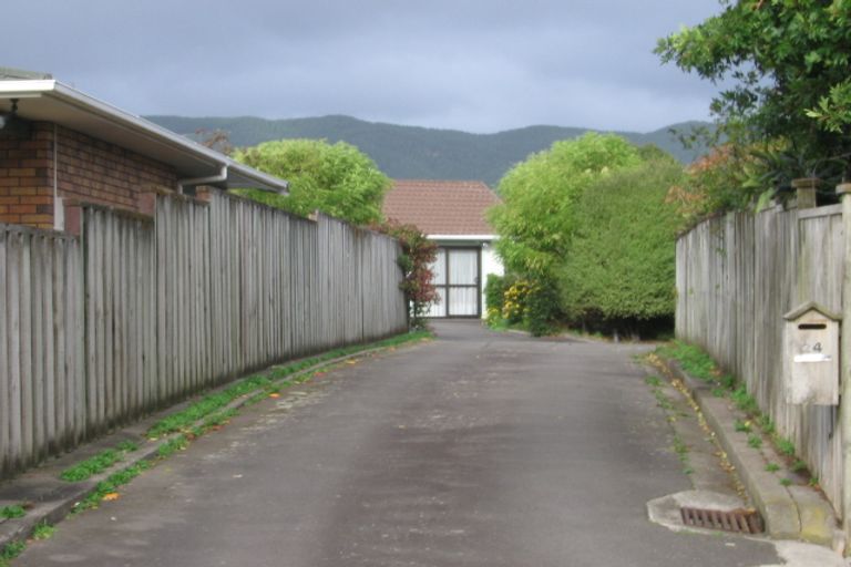 Photo of property in 24 Rosebank Grove, Waikanae, 5036