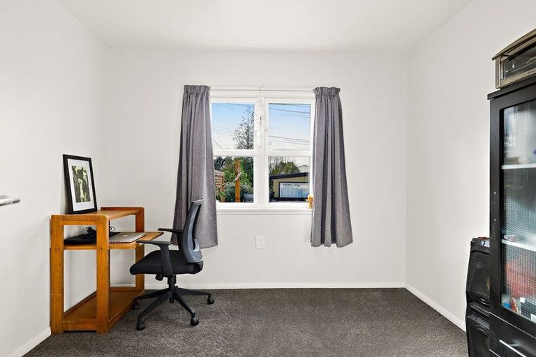 Photo of property in 24 Woodside Road, Massey, Auckland, 0614