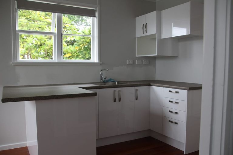 Photo of property in 33 Rimu Street, New Lynn, Auckland, 0600