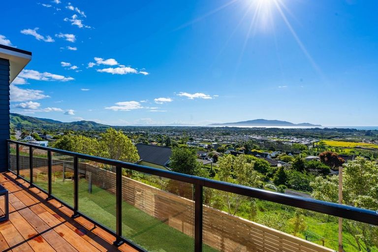 Photo of property in 90 Kotare Street, Waikanae, 5036