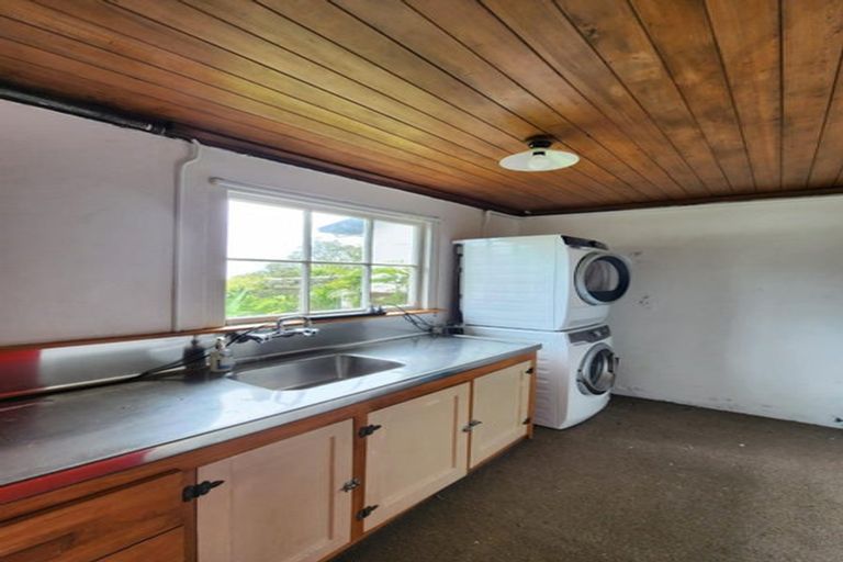 Photo of property in 6 Ridge Lane, New Plymouth, 4310