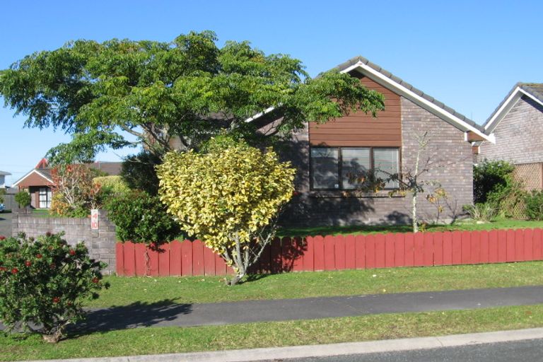 Photo of property in 8a Crampton Court, Orewa, 0931