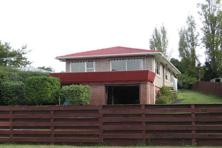 Photo of property in 13 Lowtherhurst Road, Massey, Auckland, 0614