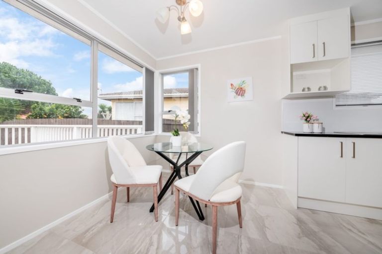 Photo of property in 10 Killington Crescent, Mangere, Auckland, 2022