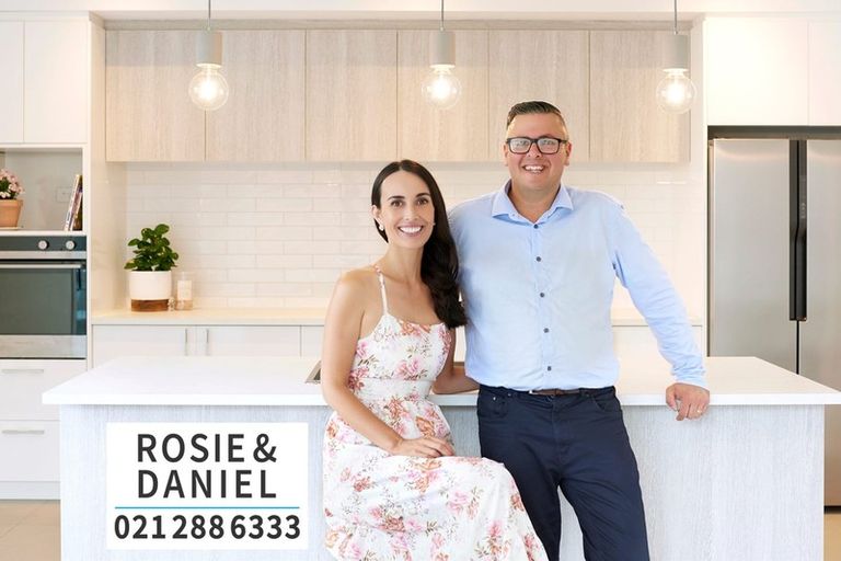 Photo of property in 43c Taioma Crescent, Te Atatu Peninsula, Auckland, 0610