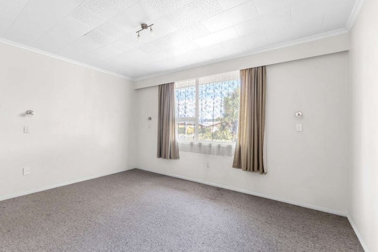 Photo of property in 39 Nevada Drive, Merrilands, New Plymouth, 4312