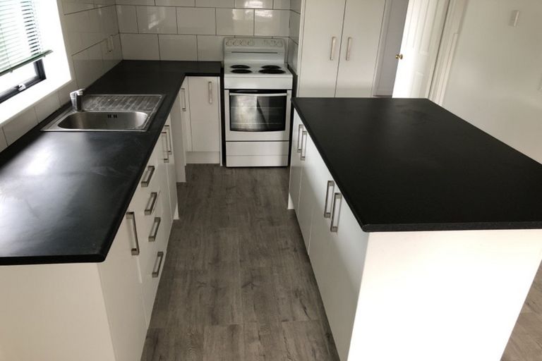 Photo of property in 1/29 Edwards Avenue, Henderson, Auckland, 0610