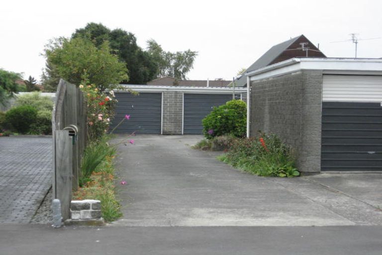 Photo of property in 2/17 Waimairi Road, Upper Riccarton, Christchurch, 8041