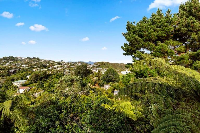 Photo of property in 28a Cheltenham Terrace, Newlands, Wellington, 6037