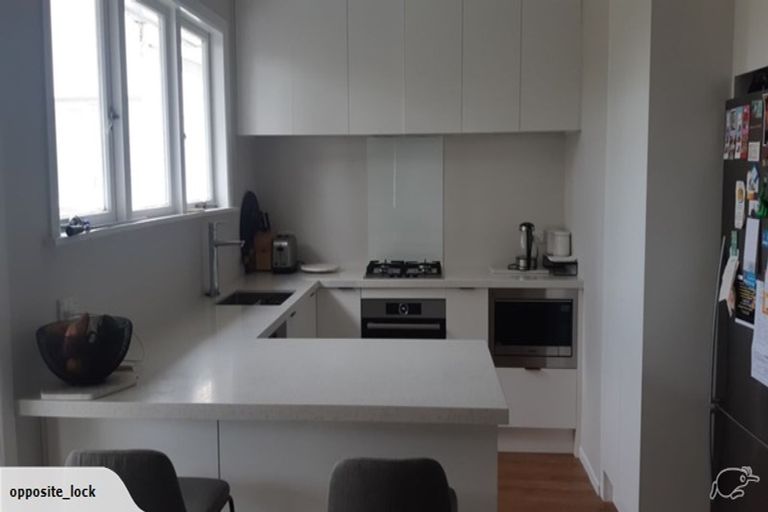 Photo of property in 37 Gilliam Street, New Lynn, Auckland, 0600