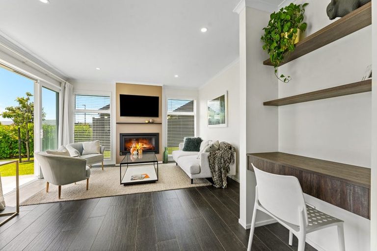 Photo of property in 2 Buddle Road, Paerata, 2124