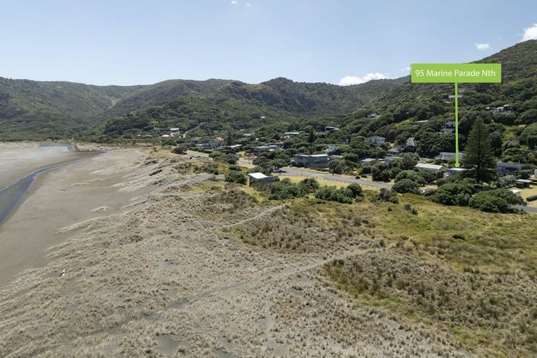 Photo of property in 95 Marine Parade North, Piha, New Lynn, 0772