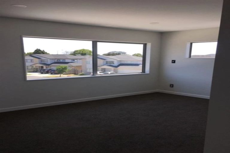 Photo of property in 2 Meritage Lane, Te Atatu South, Auckland, 0610