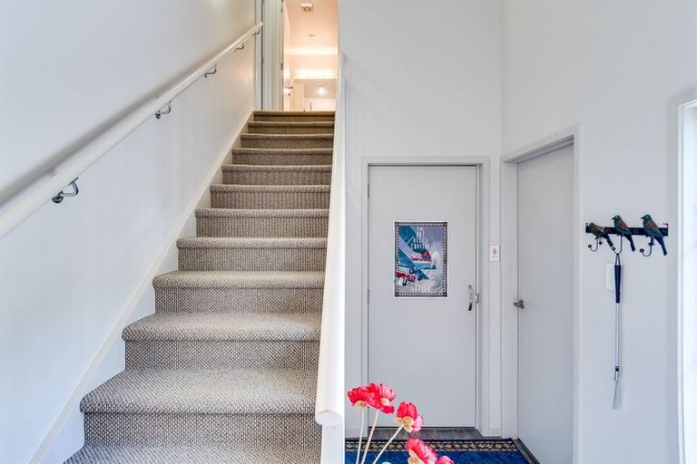 Photo of property in 6a Kokako Place, Taradale, Napier, 4112