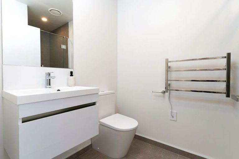 Photo of property in 5 Malaga Crescent, Harewood, Christchurch, 8051