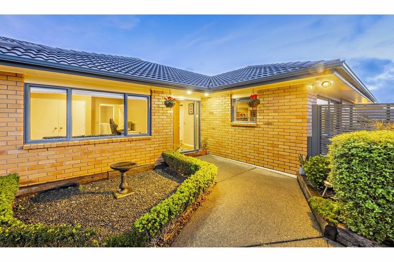 Photo of property in 13 Dunaff Place, Flat Bush, Auckland, 2019