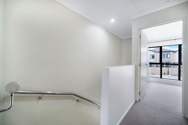 Photo of property in 2/5 Wallson Crescent, Wiri, Auckland, 2104