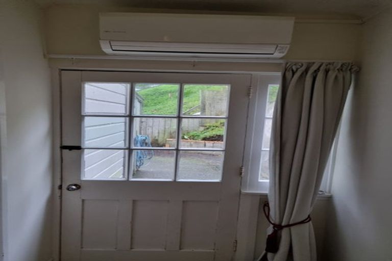 Photo of property in 2 Caprera Street, Melrose, Wellington, 6023