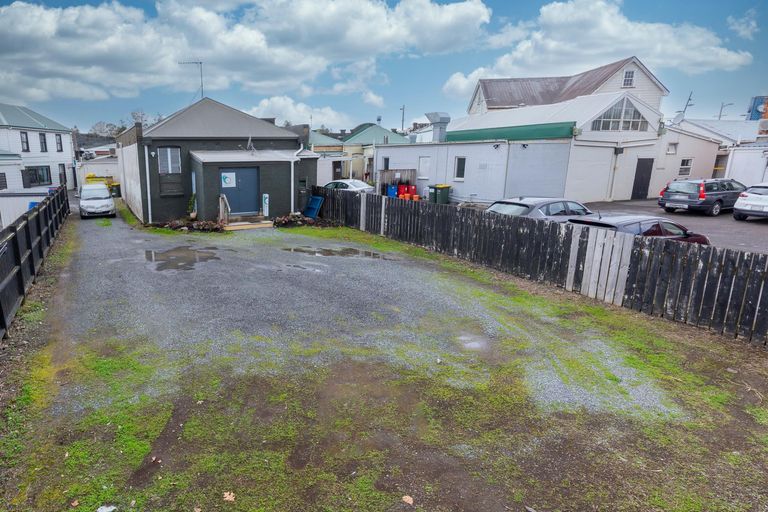 Photo of property in 7 Queen Street, Northcote Point, Auckland, 0627