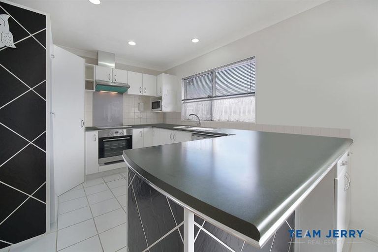 Photo of property in 2/9 Mccrystal Avenue, Bucklands Beach, Auckland, 2012