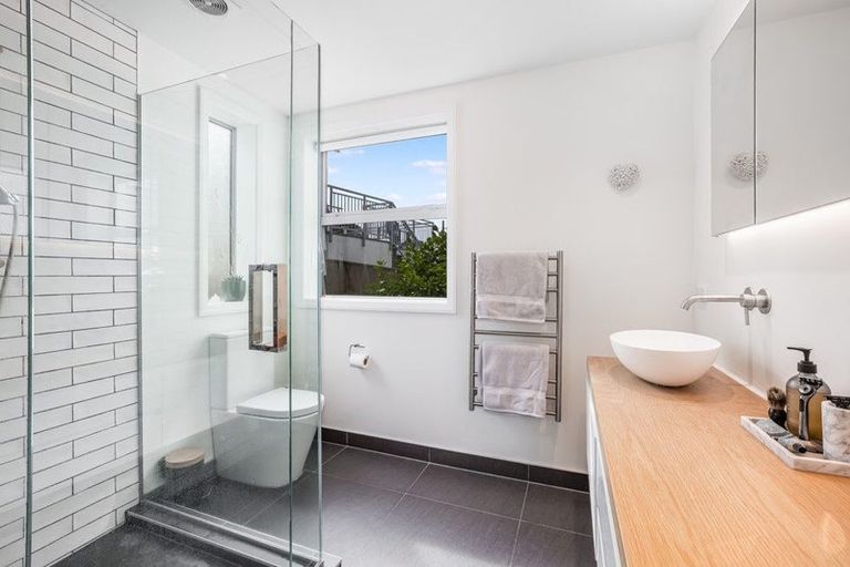 Photo of property in 185 Breaker Bay Road, Breaker Bay, Wellington, 6022