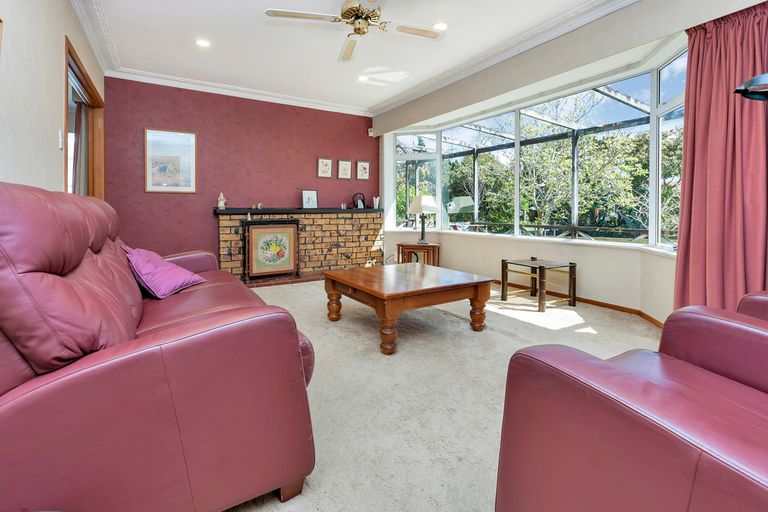 Photo of property in 1 Rowan Terrace, Te Atatu South, Auckland, 0610