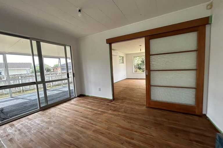 Photo of property in 77 Chilcott Road, Henderson, Auckland, 0612