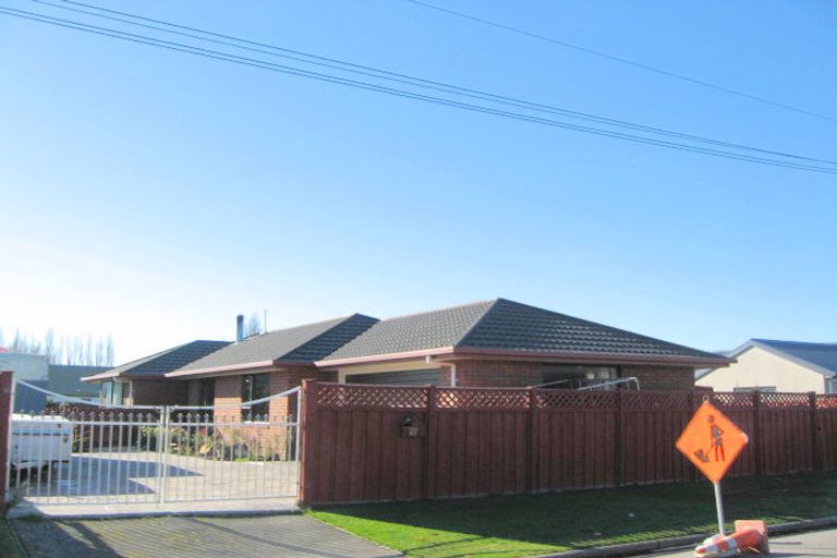 Photo of property in 2/12 Shannon Place, Belfast, Christchurch, 8051