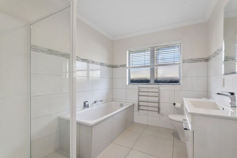 Photo of property in 87 Wairakei Road, Bryndwr, Christchurch, 8053