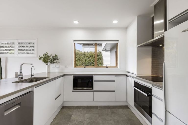 Photo of property in 127 Mellons Bay Road, Mellons Bay, Auckland, 2014