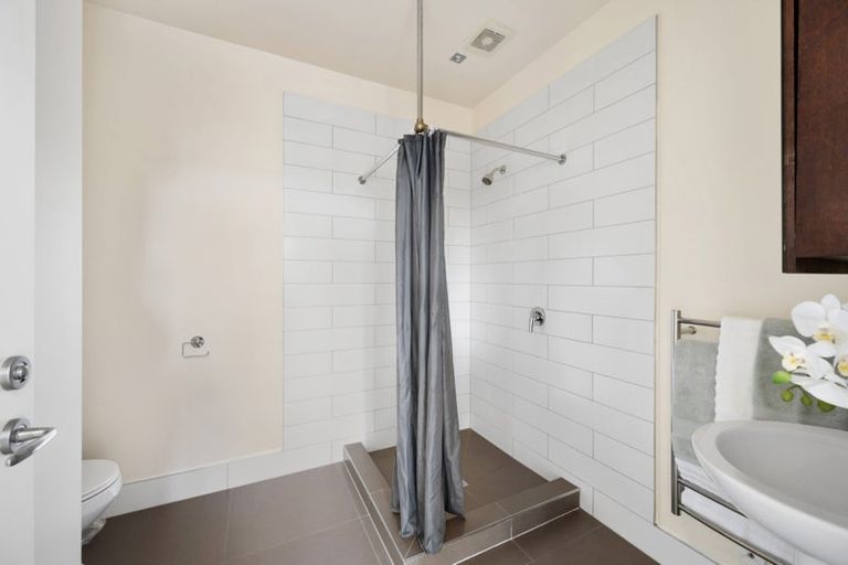 Photo of property in 59u7 Mortimer Terrace, Brooklyn, Wellington, 6021