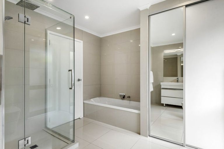 Photo of property in 15 Rangi Avenue, Schnapper Rock, Auckland, 0632