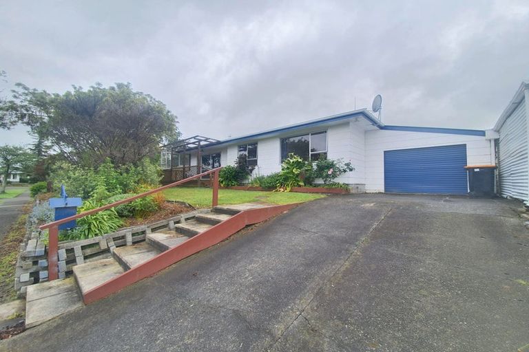 Photo of property in 5 Hillcrest Drive, Kelvin Grove, Palmerston North, 4414