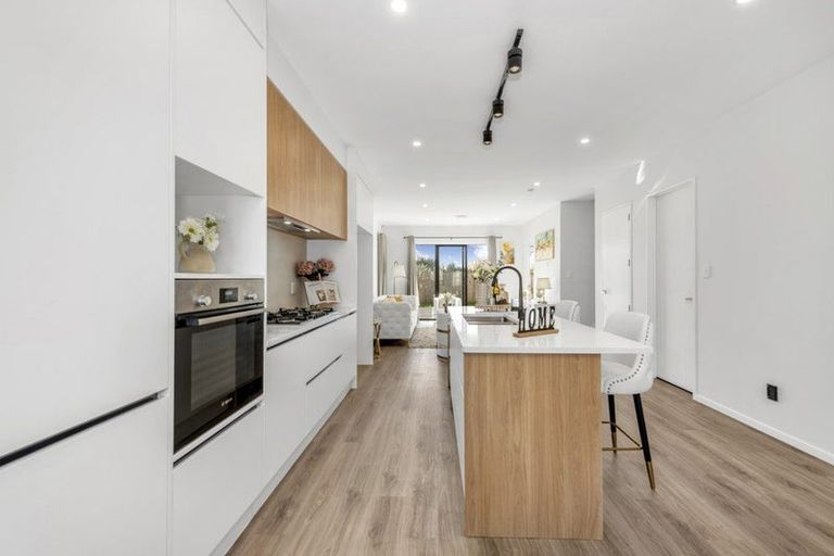 Photo of property in 8 Frontier Lane, Flat Bush, Auckland, 2019