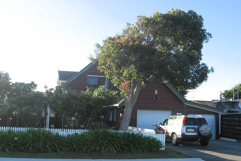 Photo of property in 38 Olive Terrace, Paraparaumu Beach, Paraparaumu, 5032