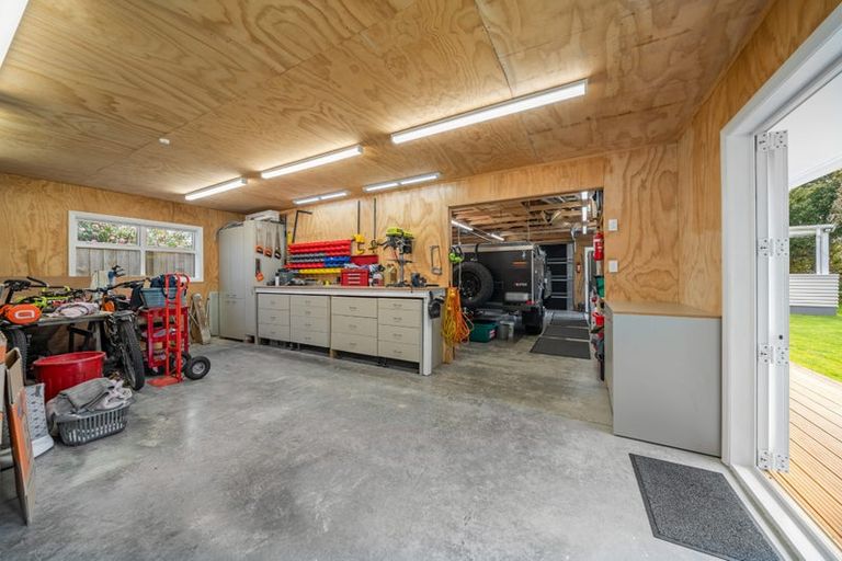 Photo of property in 3 Heretaunga Square, Silverstream, Upper Hutt, 5019